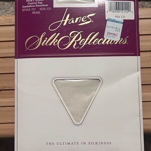 Hanes Silk Reflections Sandalfoot Pantyhose